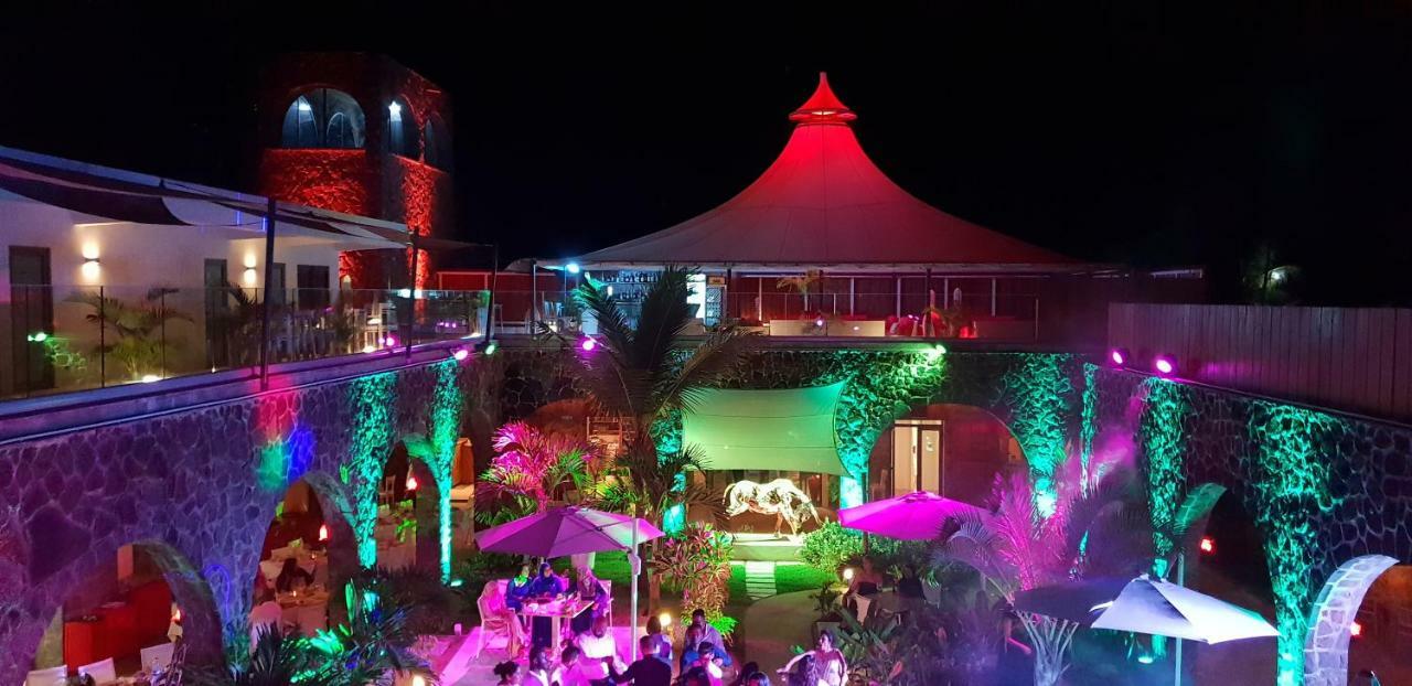 Hacienda Plaza Hotel Pereybere Beach Екстериор снимка
