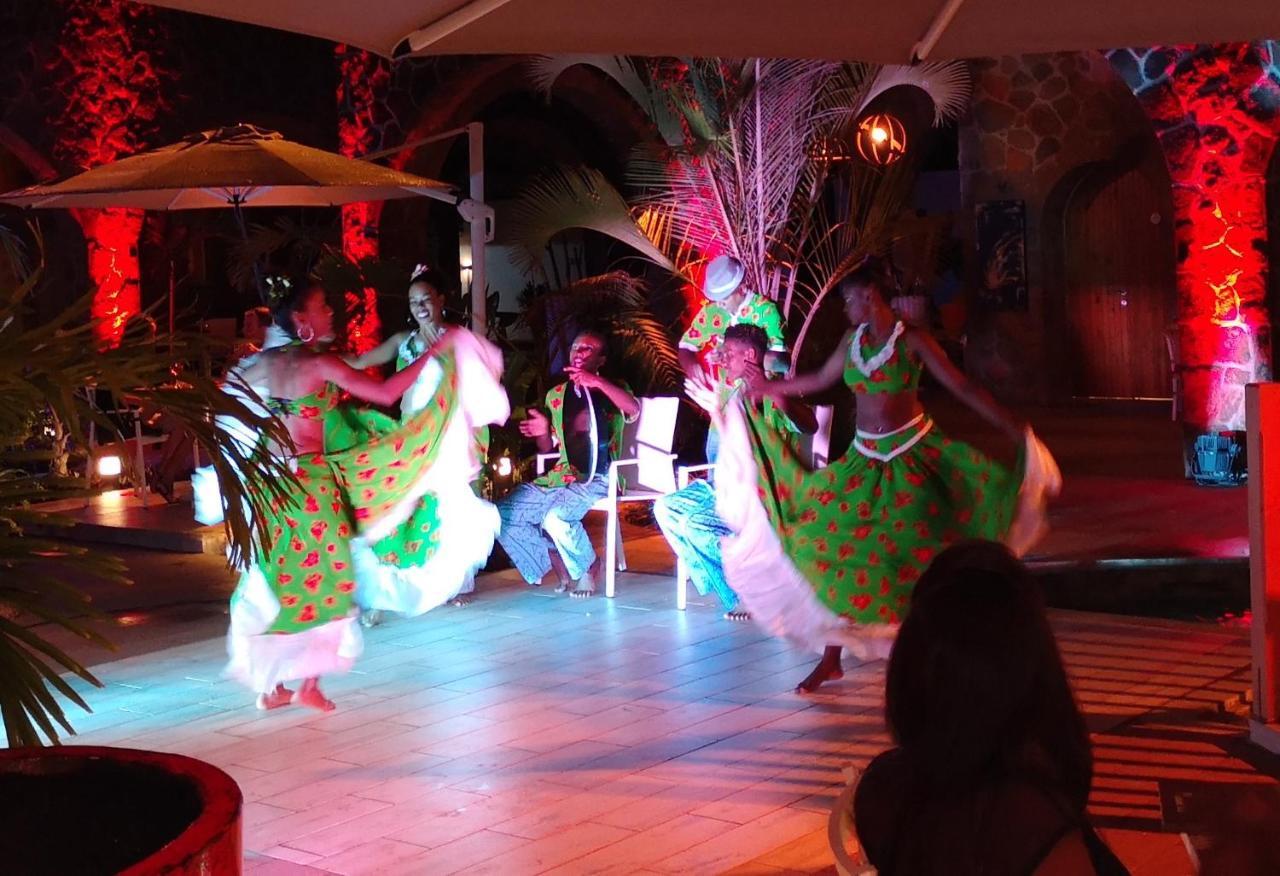 Hacienda Plaza Hotel Pereybere Beach Екстериор снимка
